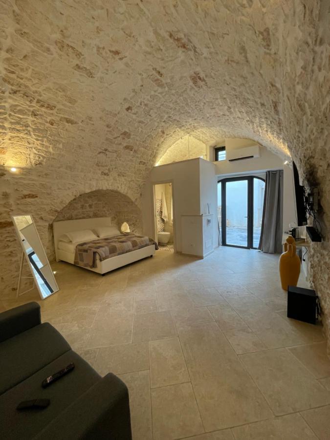White Room Ostuni Bagian luar foto