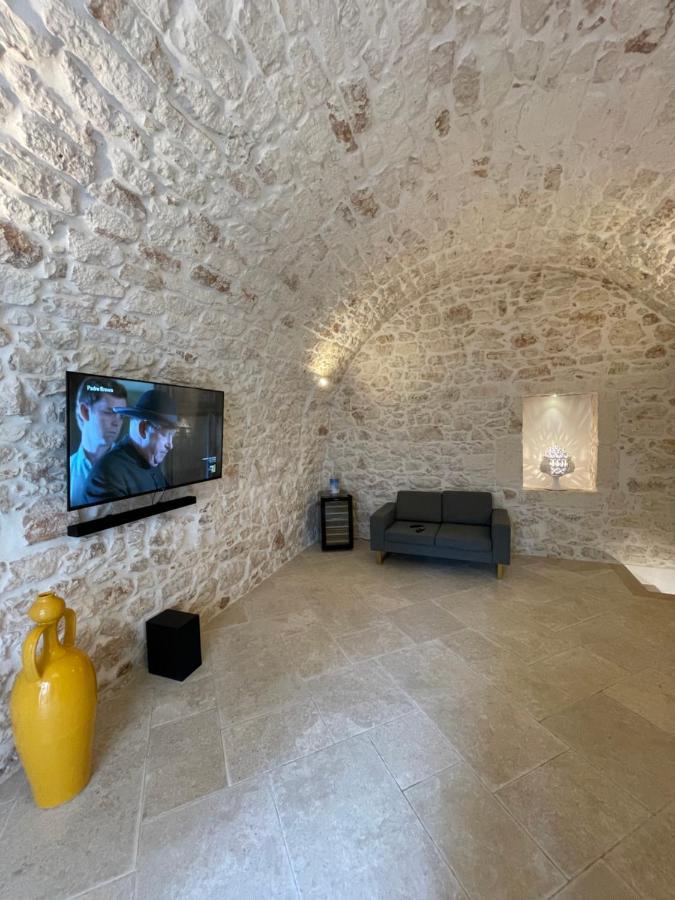 White Room Ostuni Bagian luar foto