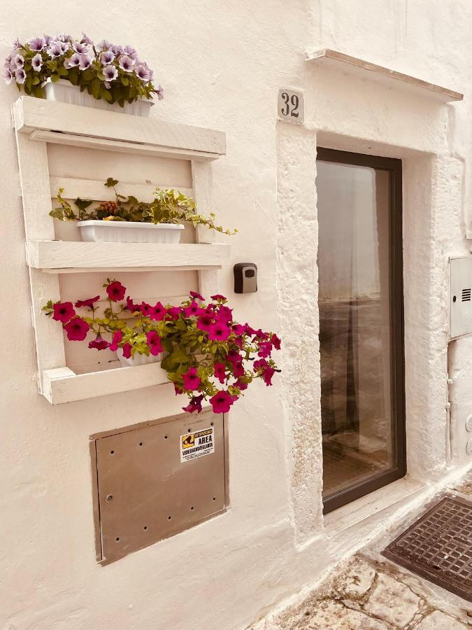 White Room Ostuni Bagian luar foto